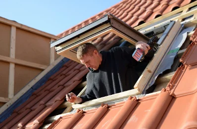 Pose de fenêtres de toit Velux à Vitreux